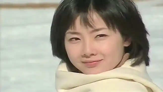 冬季恋歌:帅哥为了逗美女,在雪地里打雪仗,美女彷佛回到十年前-影视综