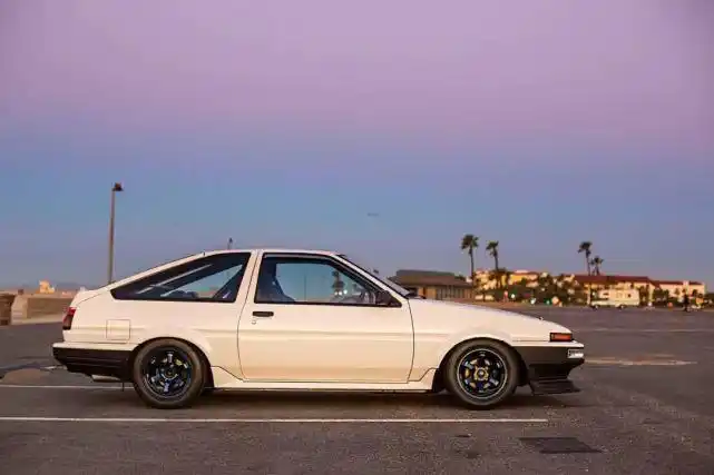 这丰田ae86不送豆腐也不上树还能怎么玩