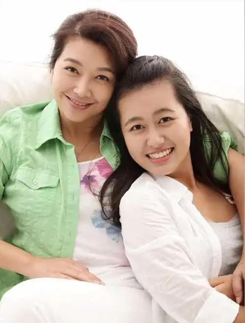 演员田小洁从工人到演员娶女神江珊为妻事业爱情双赢