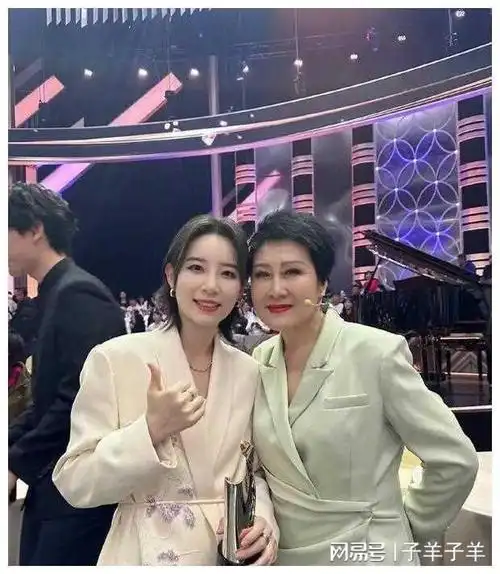 李斯丹妮晒与六小龄童合影,感叹"我简直没想到"!