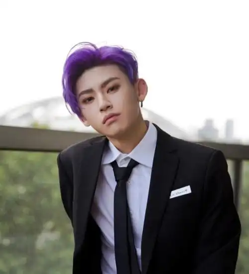 偶练的小鬼王琳凯来了个更狠的,紫色slay全场!