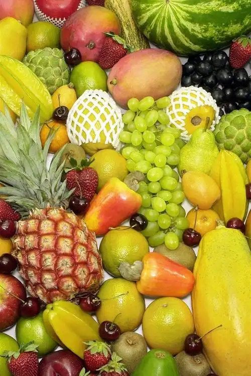 水果种类繁多,色彩鲜艳,美味可口