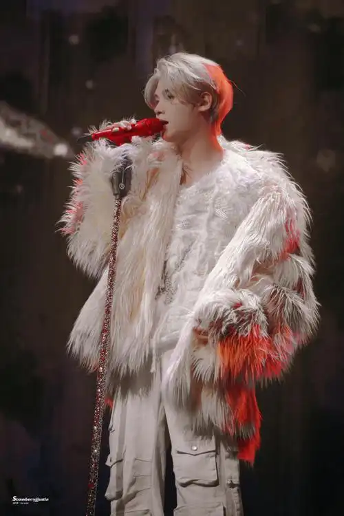 黄明昊angellove金发舞台##黄明昊意乱情迷舞台ending