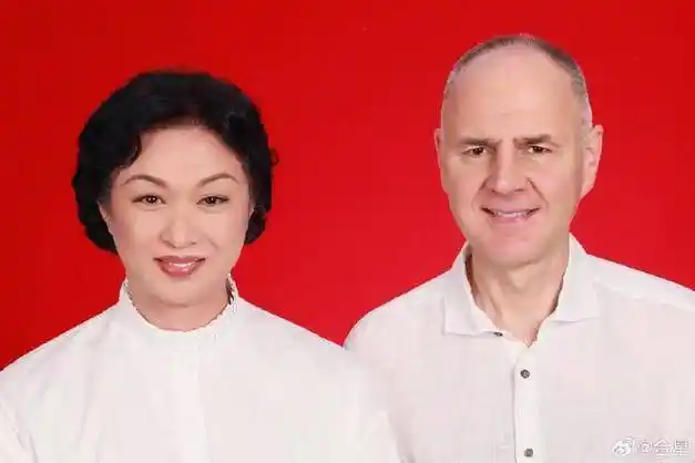 原创恭喜56岁金星官宣再婚3次领证感情曲折3个小孩近况曝光