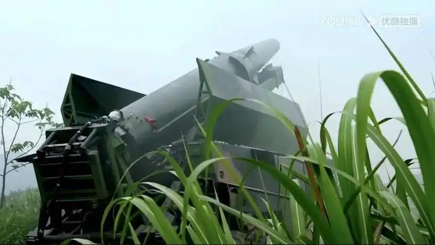 们身边朝夕相处的"大家伙"东风-185g等多款军事重器高科技作战指挥部