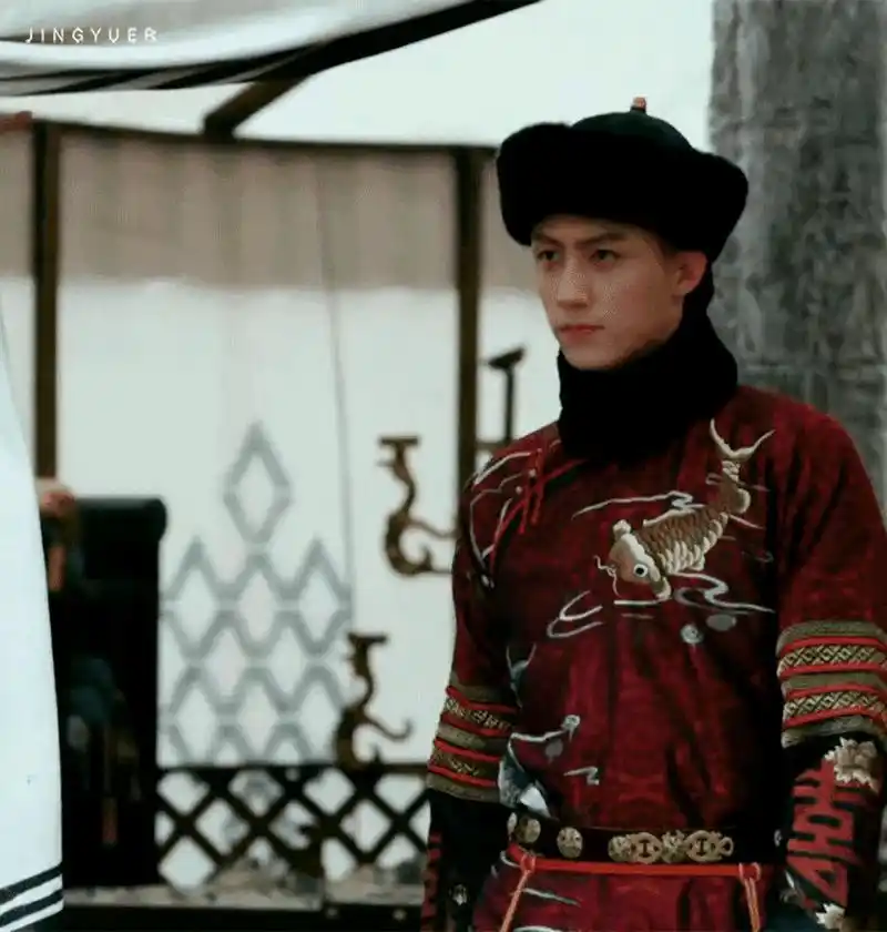 黄景瑜拍戏时都是裸妆上阵,因为怕耽误拍戏的时间,每次拍戏演员上妆