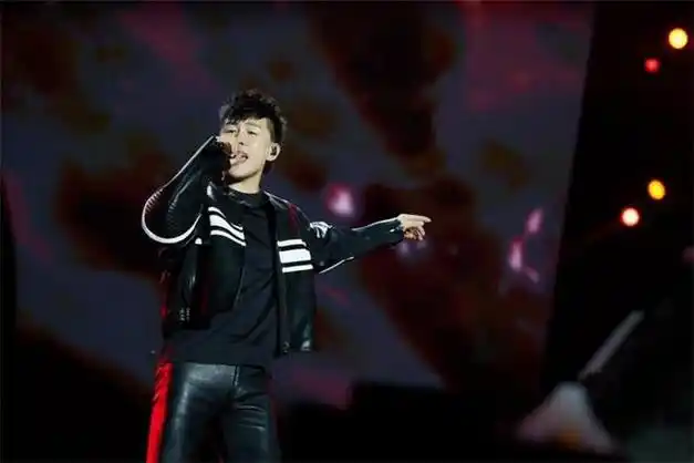 胡彦斌是一场烟火巡回演唱会预售开启