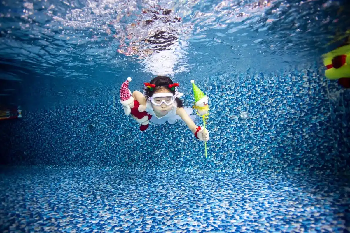 加油吧小女孩,坚持78#保持热爱奔赴山海 #爱游泳的宝宝 #蓝 - 抖音