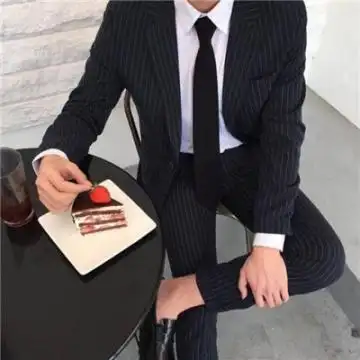 成熟稳重的男生陌陌头像高清大图 我不喜欢说爱只喜欢谈钱