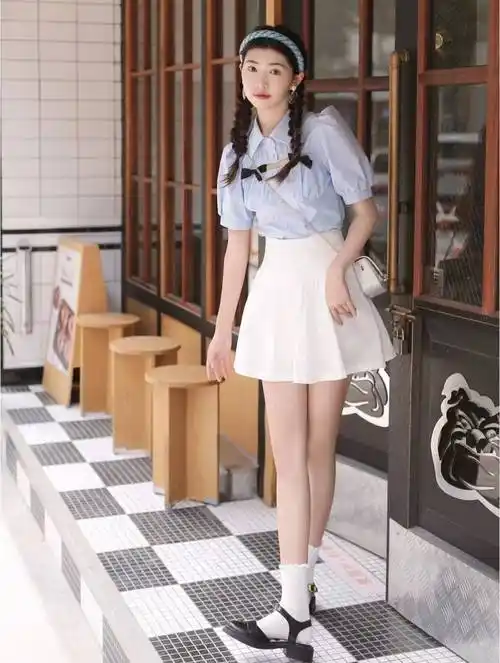 白色裙子搭配什么颜色鞋子好看