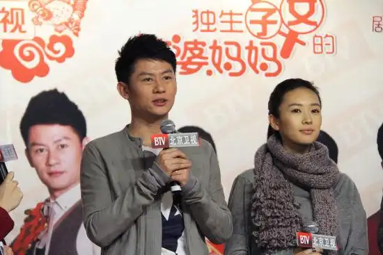 独生子女的婆婆妈妈李健进社区拜年