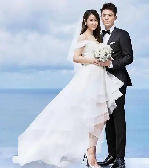 林心如晒与霍建华同框自拍照