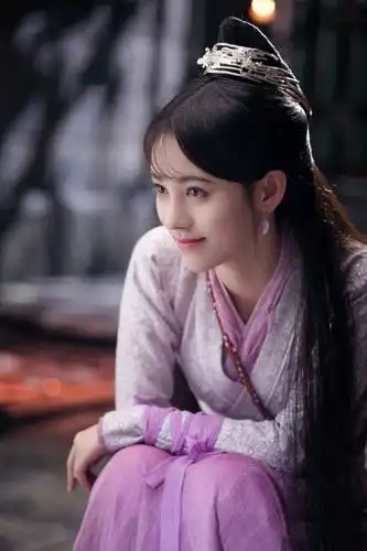 穿古装紫衣明星,杨颖像丫环,丽颖妖艳,杨紫灵气,她美如画中人_紫色