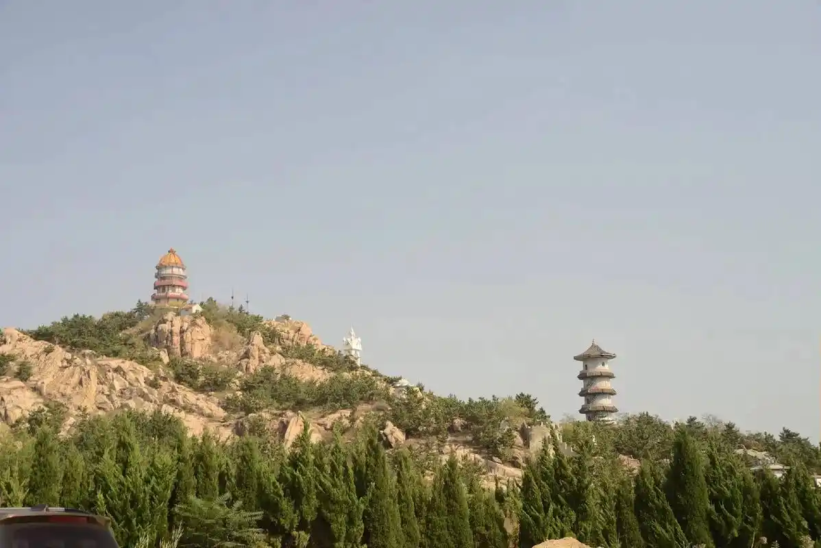 山位于即墨,东临黄海,为崂山北部支脉.景观集中分布北部 - 抖音