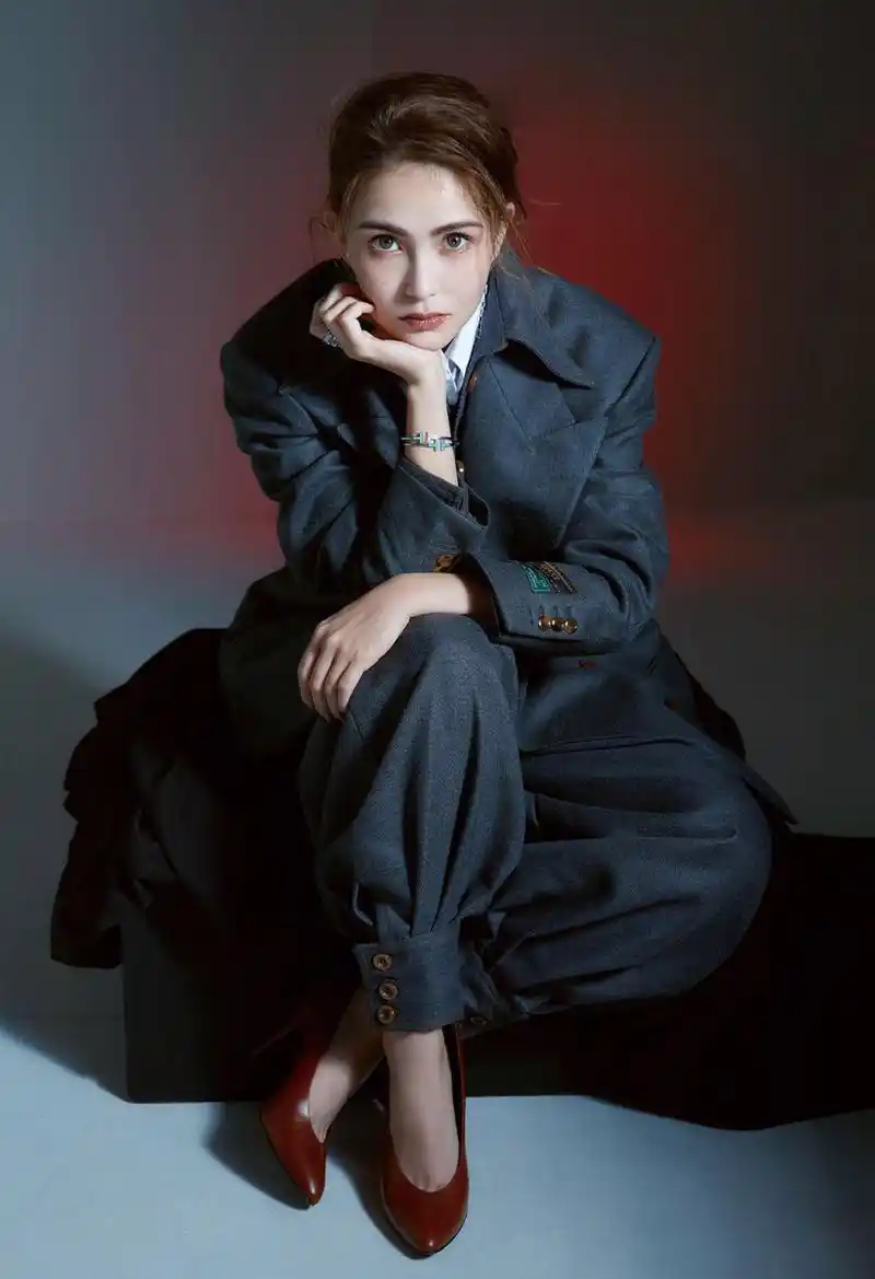 昆凌高颜值时尚性感杂志写真图片37