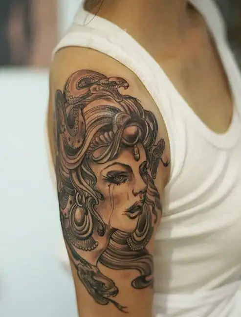 男士手臂流泪的美杜莎纹身图案 - 纹身秀