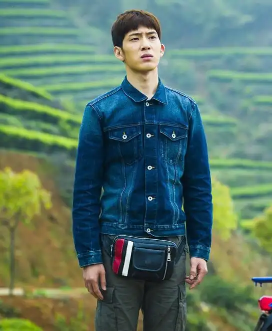 曾帅 演员:井柏然 四岁时被拐的修车小伙,在了解到雷泽宽的寻子历程