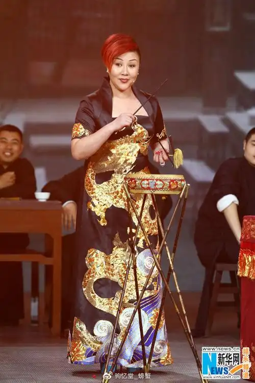 郭德纲妻子王惠十年来首次亮相舞台带来京韵大鼓《黛玉焚鼓》