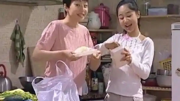 杨紫张一山家有儿女小雪原爱吃榴莲停不下来