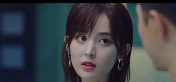 《风暴舞》开播,剧情代入感差,娜扎妆容太艳,和陈伟霆cp感弱_李俊杰