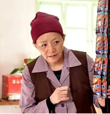 赵本山小姨子挑战师傅昔日春晚黄金搭档,但被小品女王宋丹丹秒杀