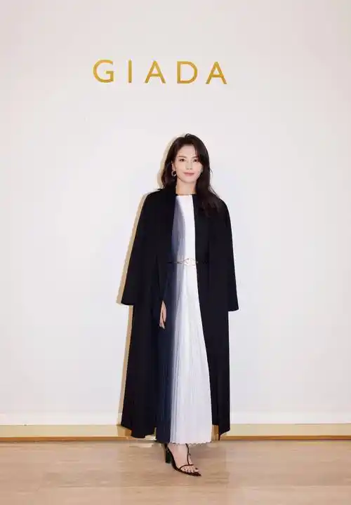 真正聪明的女人很少穿裙子配平底鞋,看看刘涛就知道_高跟鞋_女性_设计