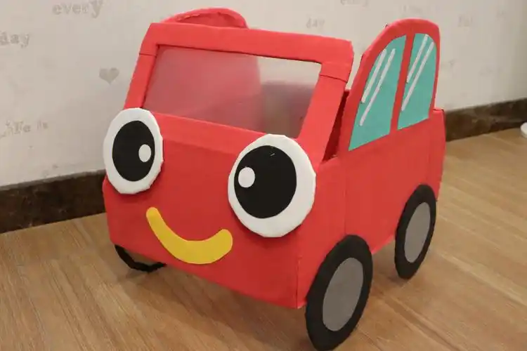 幼儿园作业之纸箱汽车