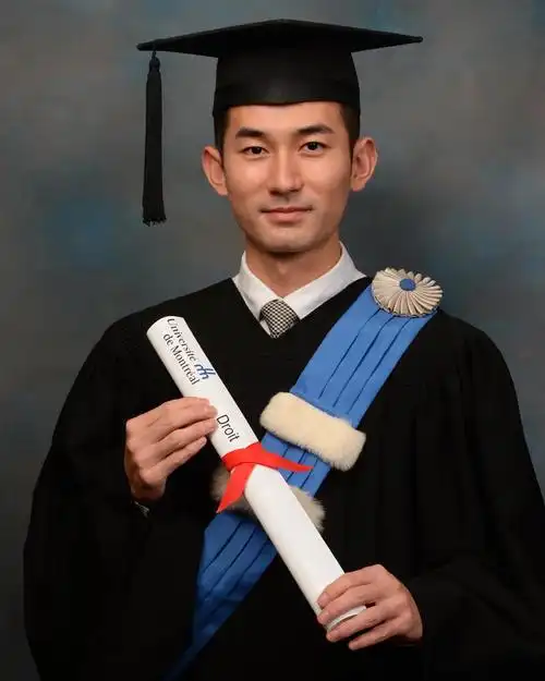 9896蒙特利尔 法学硕士毕业照