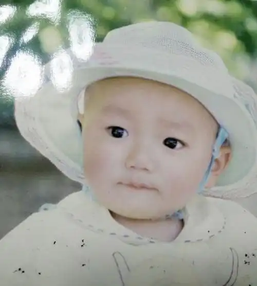 张馨予老公生活照曝光从小帅到大发36字微博霸气化身护妻狂魔