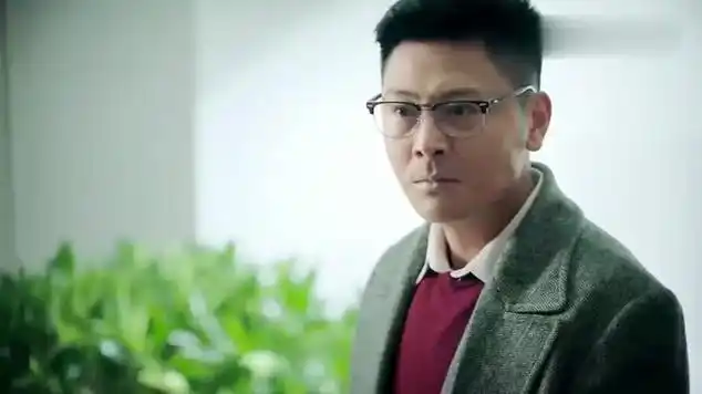 鸡毛飞上天:邱英杰开会怒摔杯子,陈江河吓的瑟瑟发抖!