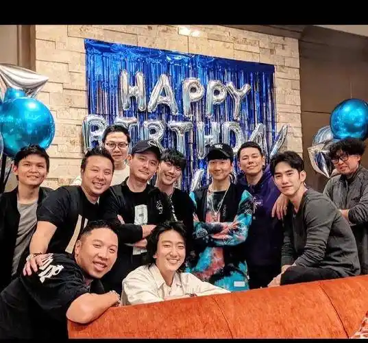 庆祝40岁生日,却遭到好友周杰伦和余文乐的联合催婚_祝福_王源_妈妈