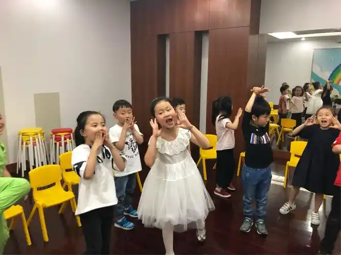 5月14日朗艺小主持口才周一小话筒20班课堂小记:朗诵"山爷爷和孩子的