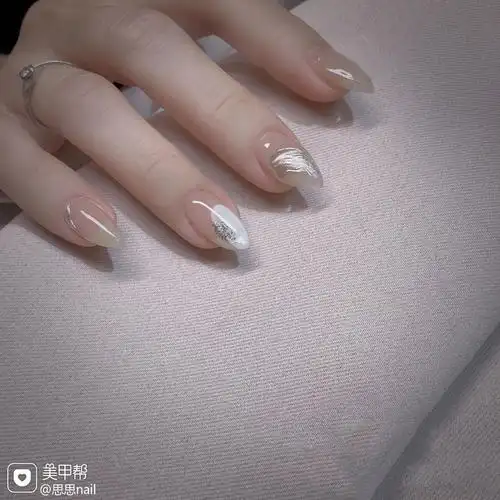 冰透尖形美甲图片