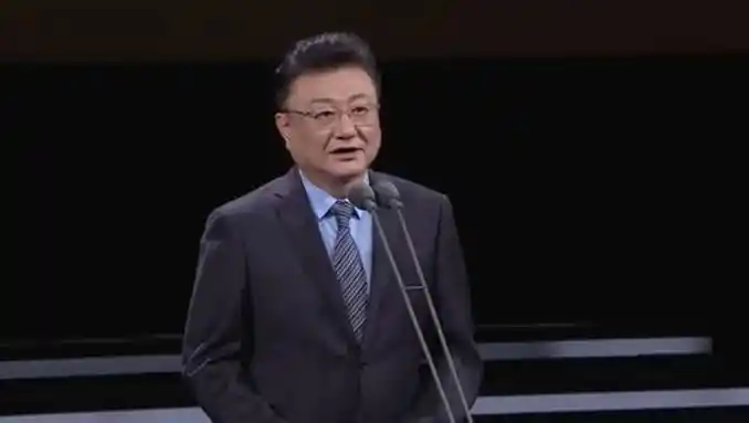 《新闻联播》节目前播音员王宁退休7年后首次和老搭档海霞同台!