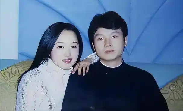 回顾分手26年赖文峰出狱后在老家结婚杨钰莹至今却未婚未育