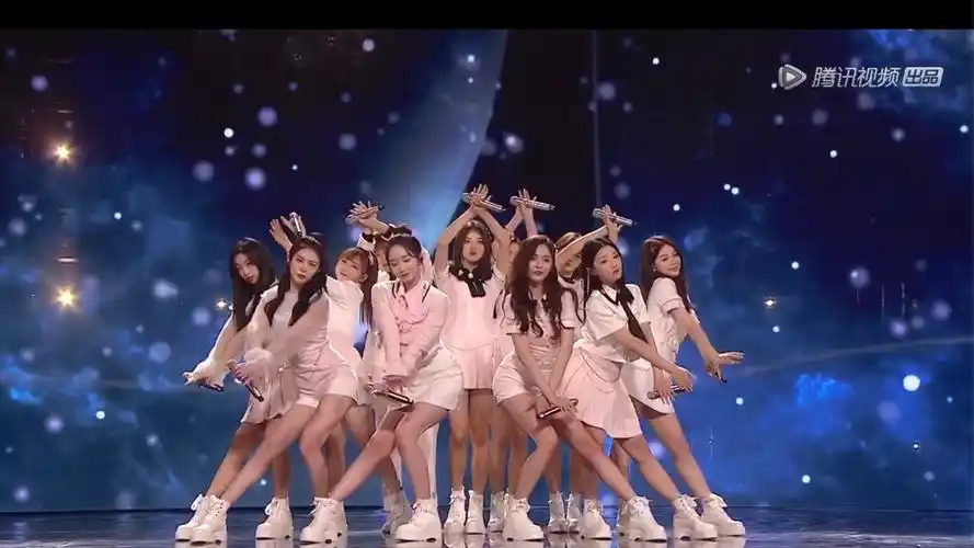 《创造营决赛》火箭少女101新歌《风》首唱