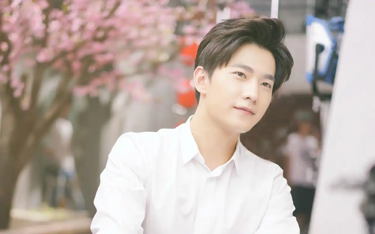 帅哥杨洋清新写真图片桌面壁纸