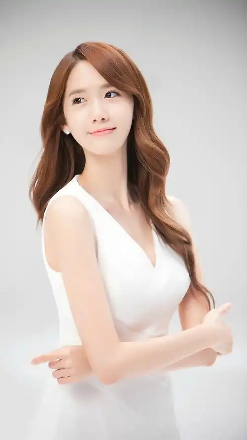 林允儿写真摄影照之一