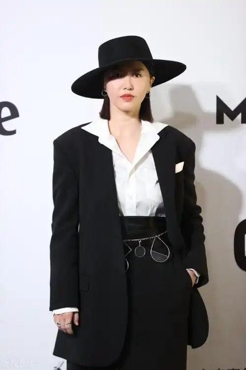 回顾娶了"摇滚女神"谭维维,生下一儿一女,陈亦飞的生活幸福吗|汪峰