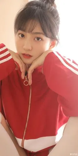 俏皮可爱的丸子头女孩儿