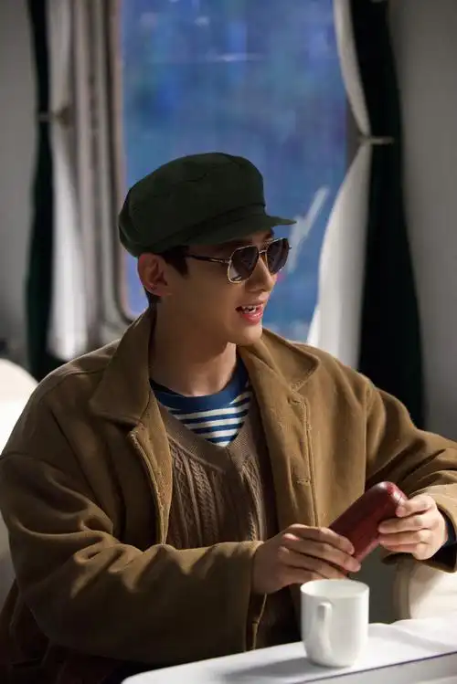 #白敬亭汪新陪你过大年##白敬亭汪新#