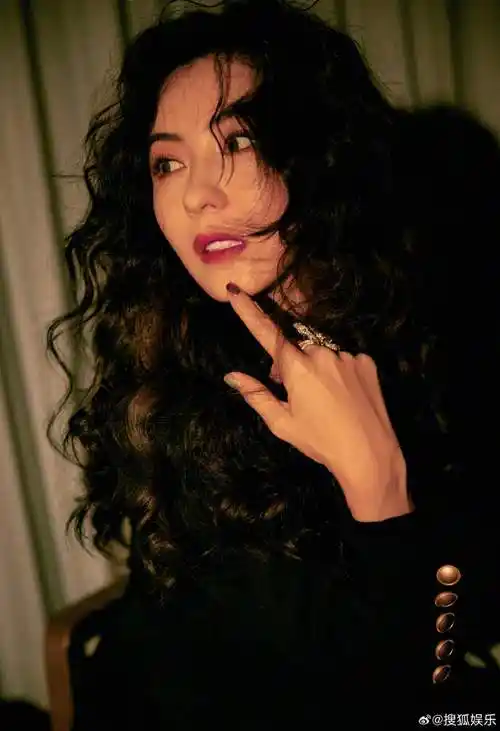 张柏芝港风小羊毛卷##张柏芝黄昏微醺氛围感