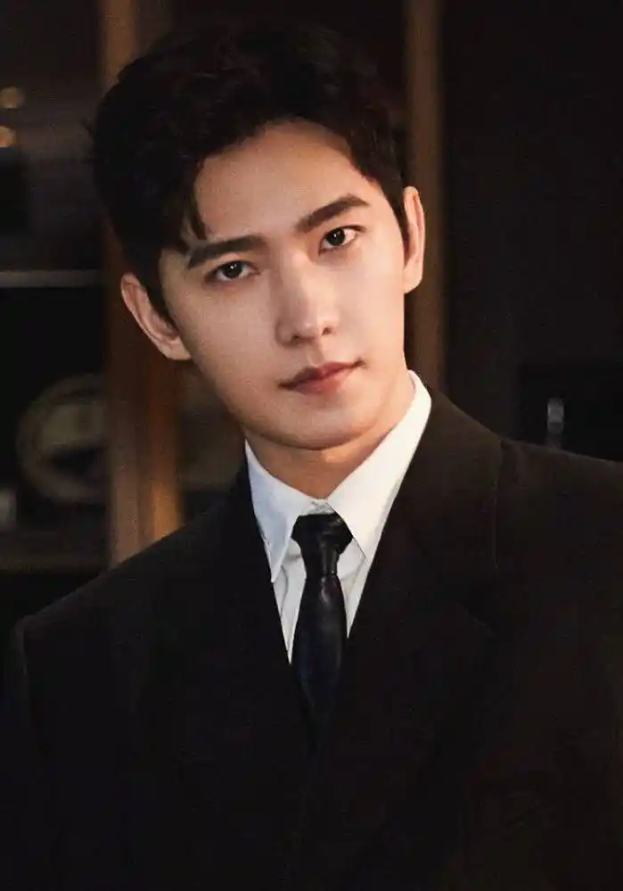 韩国街头小广告盗用杨洋头像,内容不雅,工作室发声明回应 - 文化