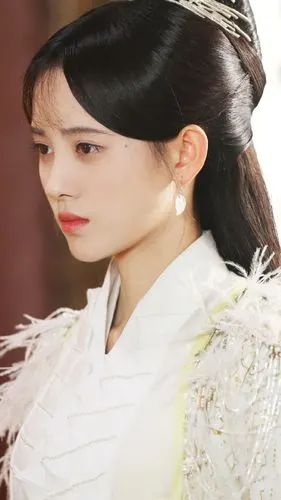 鞠婧祎版小龙女虽然不如刘亦菲版美,可仙气十足也很不错