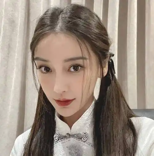 杨颖18岁给周杰伦伴舞照被扒,无滤镜ps年代,整没整一目了然?