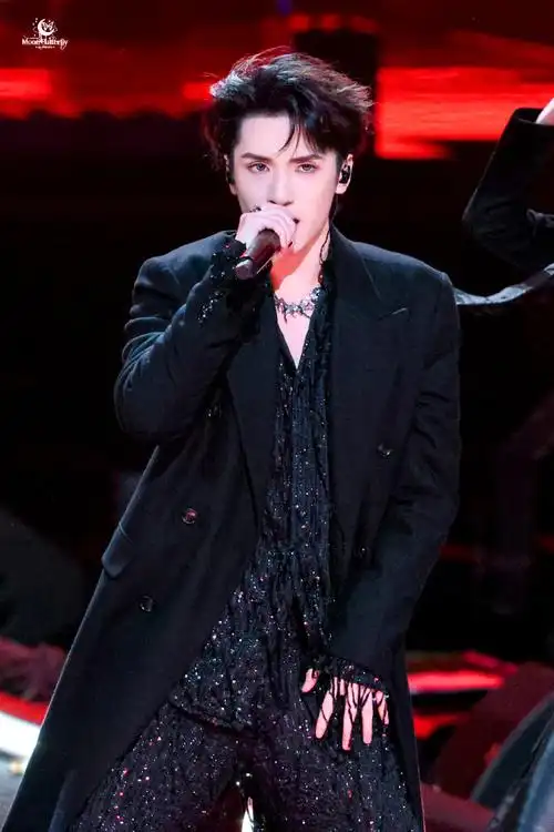 严浩翔##严浩翔叁重楼暨出道四周年演唱会##严浩翔no complaints