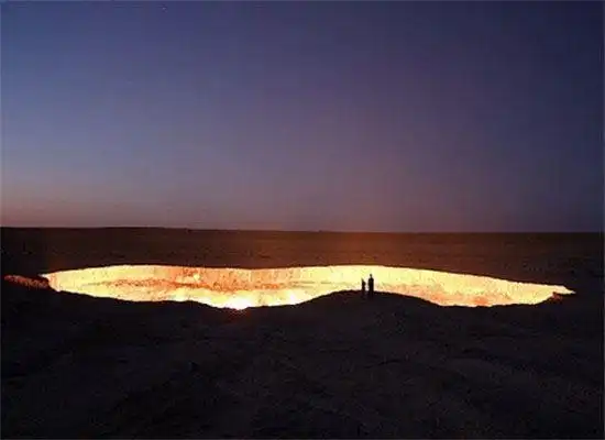 神话中,库米的女巫(the cumaeansibyl)带领伊尼埃斯(aeneas)进入冥界
