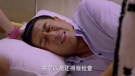 得知张嘉译躺在医院,闫妮匆忙赶来,可见关系不一般