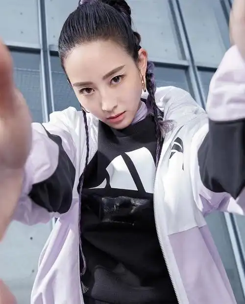 张钧甯,彭于晏代言adidas!穿上风衣外套「当情侣」!