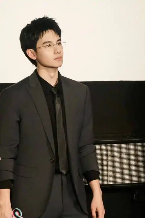 胡先煦,你长大了嘿嘿嘿!